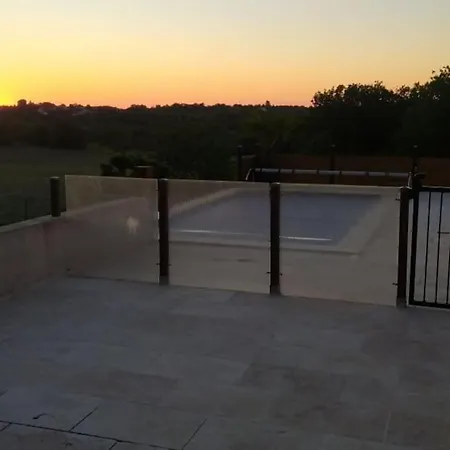 Au Calme Avec Piscine Chauffee Privee Отель Labastide-Marnhac