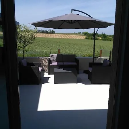 Au Calme Avec Piscine Chauffee Privee Отель *