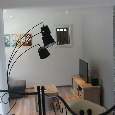 Отель Au Calme Avec Piscine Chauffee Privee