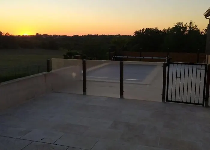 Au Calme Avec Piscine Chauffee Privee ホテル Labastide-Marnhac