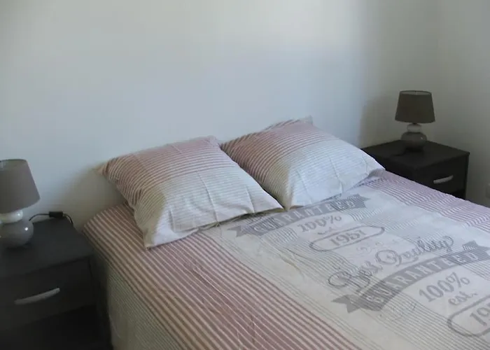 ホテル Au Calme Avec Piscine Chauffee Privee